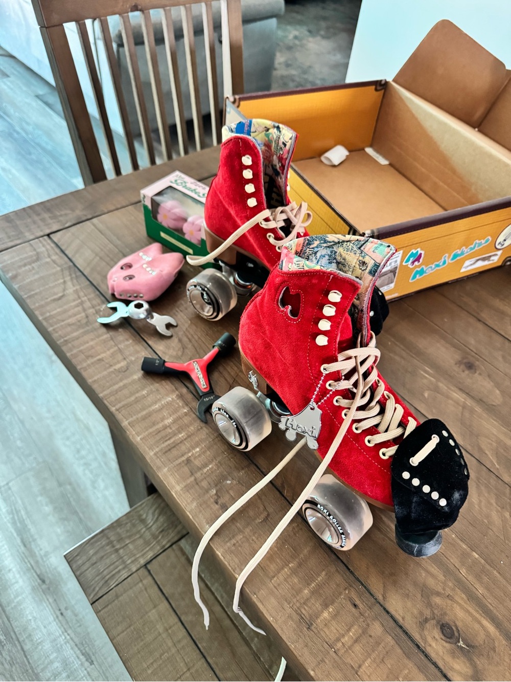 Moxi Lolly Roller Skates in Poppy size 5 with pink gummi wheels - Picture 2 of 9